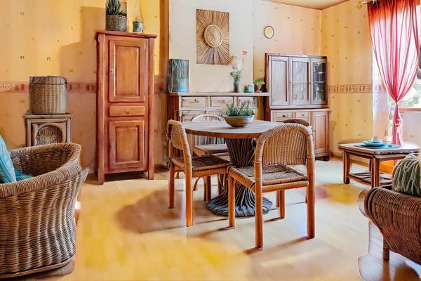 Cœur du village, calme, jardin, terrasse, garages