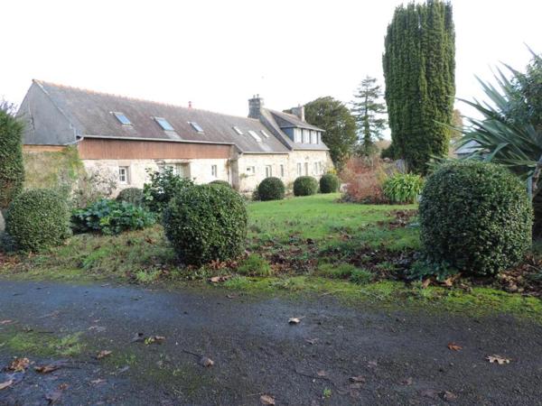 ANCIEN CORPS DE FERME A PLOUARET