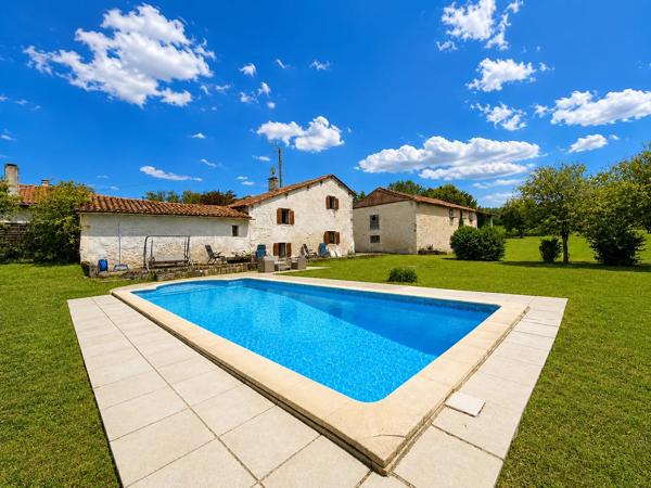 Propriété en pierre avec piscine et grange, près d'Aubeterre-sur-Dronne !