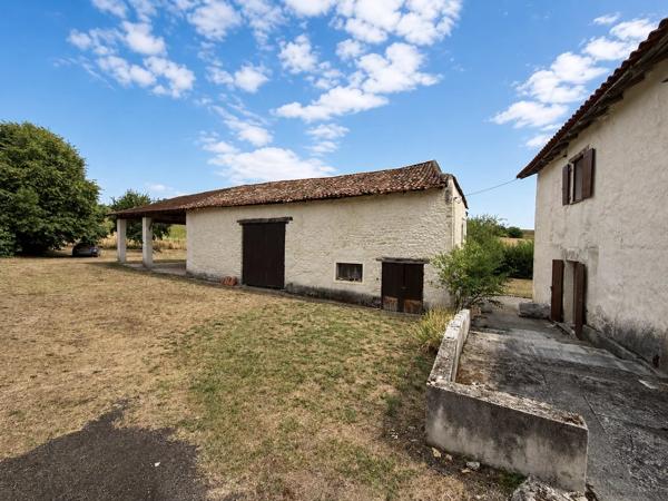 Propriété en pierre avec piscine et grange, près d'Aubeterre-sur-Dronne !