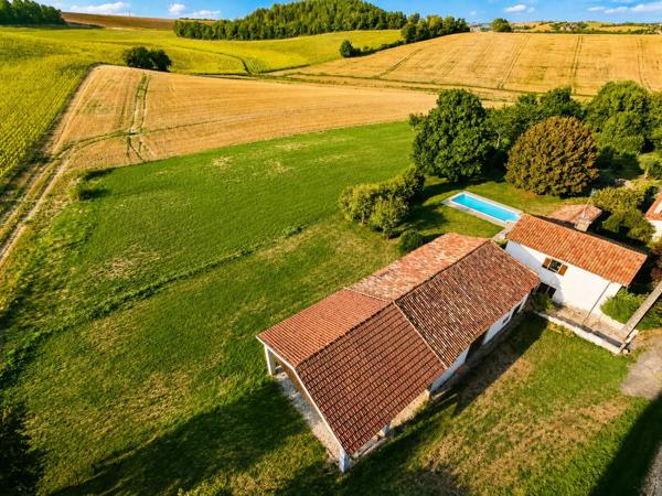 Propriété en pierre avec piscine et grange, près d'Aubeterre-sur-Dronne !