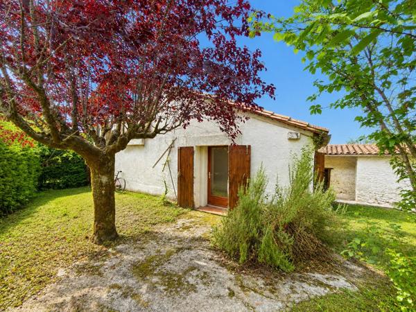 Propriété en pierre avec piscine et grange, près d'Aubeterre-sur-Dronne !