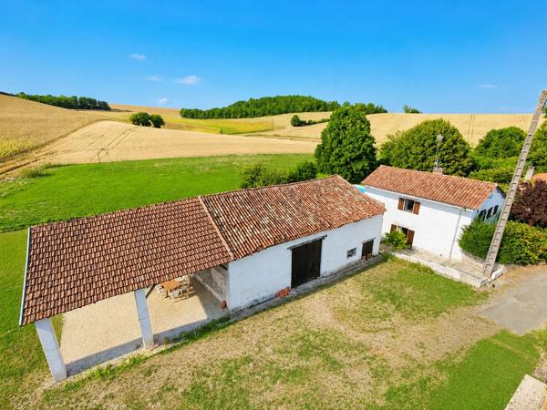 Propriété en pierre avec piscine et grange, près d'Aubeterre-sur-Dronne !