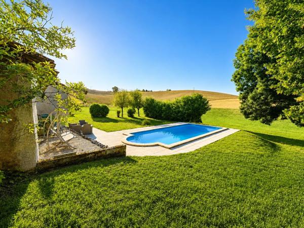 Propriété en pierre avec piscine et grange, près d'Aubeterre-sur-Dronne !