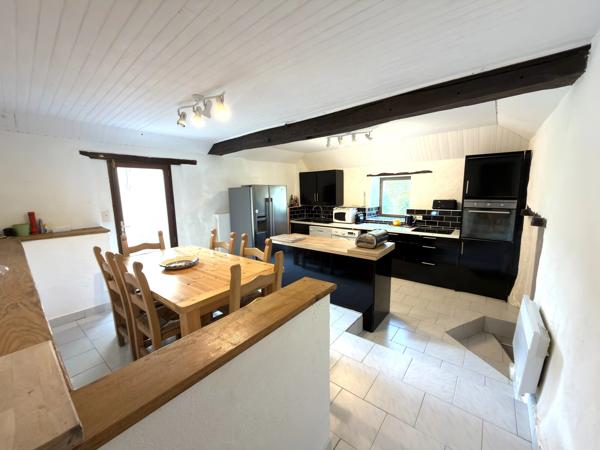 Propriété en pierre avec piscine et grange, près d'Aubeterre-sur-Dronne !