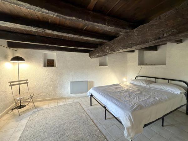 Propriété en pierre avec piscine et grange, près d'Aubeterre-sur-Dronne !