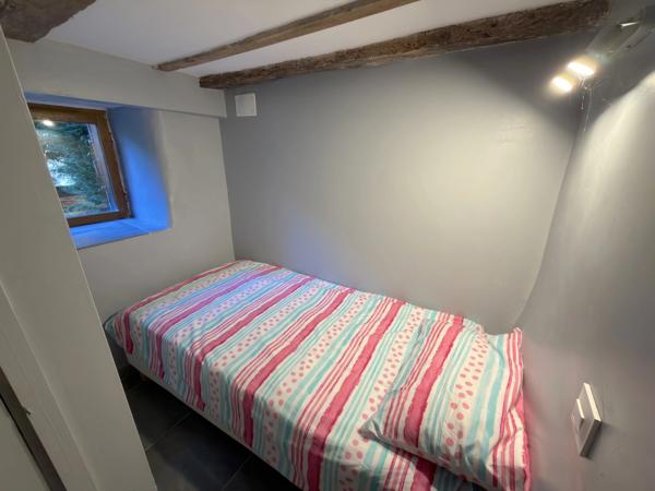 Propriété en pierre avec piscine et grange, près d'Aubeterre-sur-Dronne !