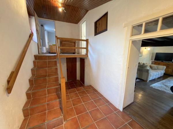 Propriété en pierre avec piscine et grange, près d'Aubeterre-sur-Dronne !