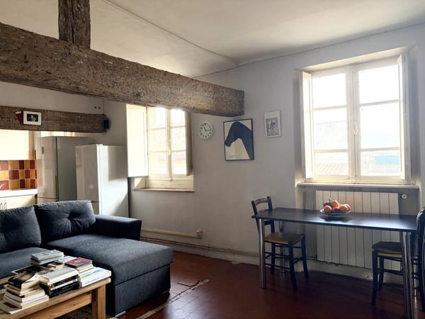 Emplacement privilégié – Appartement calme au dernier étage, au cœur du centre historique