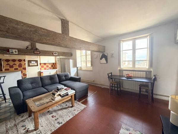 Emplacement privilégié – Appartement calme au dernier étage, au cœur du centre historique