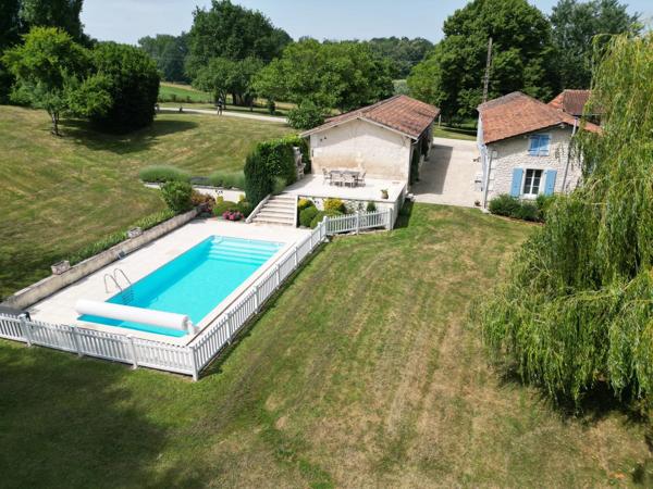 Belle charentaise sur un niveau avec logement pour amis