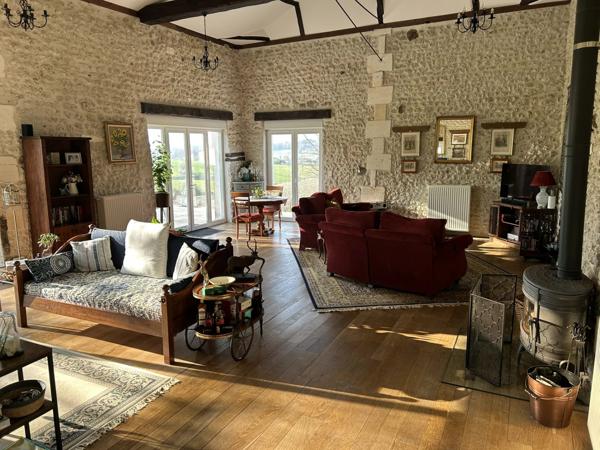 Belle charentaise sur un niveau avec logement pour amis