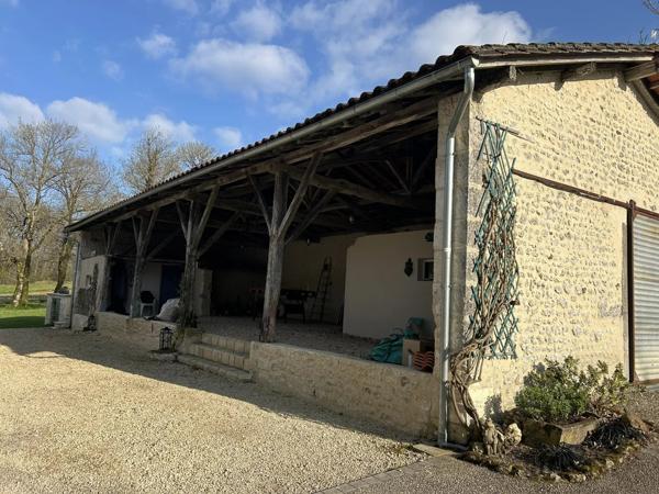 Belle charentaise sur un niveau avec logement pour amis