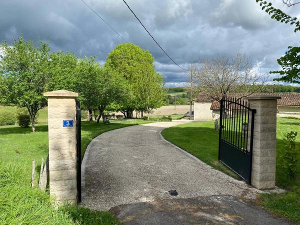 Belle charentaise sur un niveau avec logement pour amis