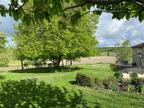 Belle charentaise sur un niveau avec logement pour amis