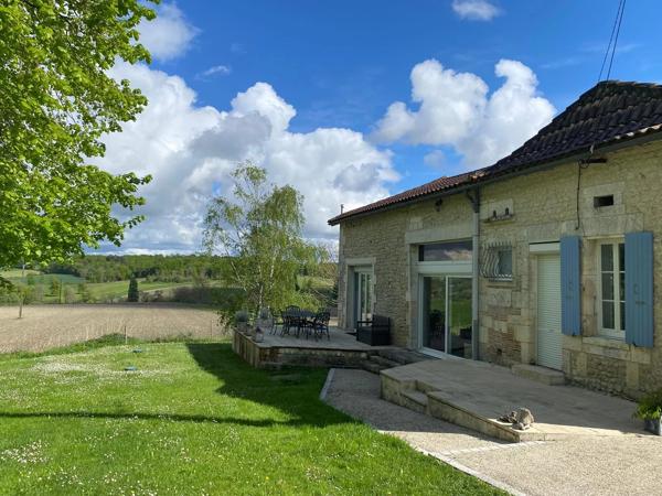 Belle charentaise sur un niveau avec logement pour amis