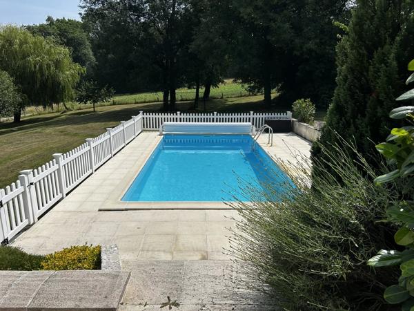 Belle charentaise sur un niveau avec logement pour amis