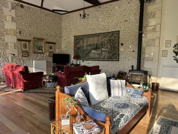 Belle charentaise sur un niveau avec logement pour amis