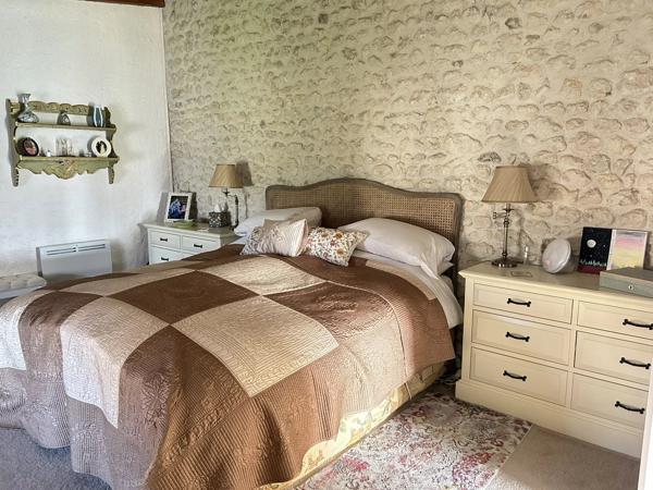 Belle charentaise sur un niveau avec logement pour amis