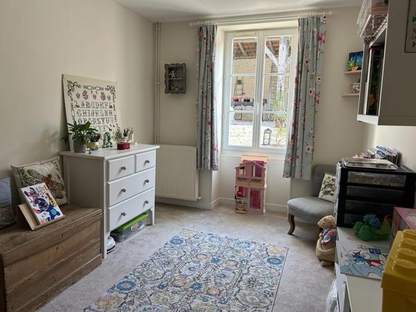 Belle charentaise sur un niveau avec logement pour amis