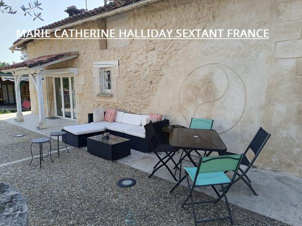 FERME RESTAUREE AVEC GOUT COMPRENANT 2 GITES SUR 6700 M2 DE TERRAIN 15 MN DE PERIGUEUX