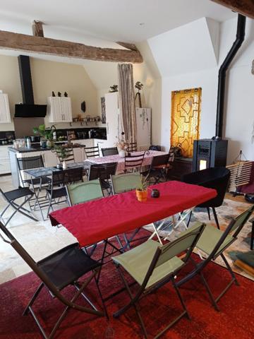 FERME RESTAUREE AVEC GOUT COMPRENANT 2 GITES SUR 6700 M2 DE TERRAIN 15 MN DE PERIGUEUX
