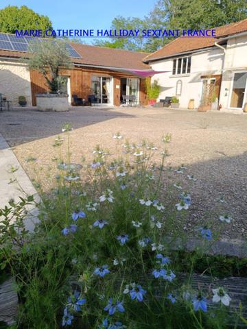 FERME RESTAUREE AVEC GOUT COMPRENANT 2 GITES SUR 6700 M2 DE TERRAIN 15 MN DE PERIGUEUX