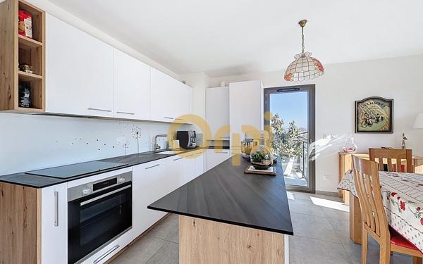 Appartement à vendre    3 pièces • 70 m2 Feigères