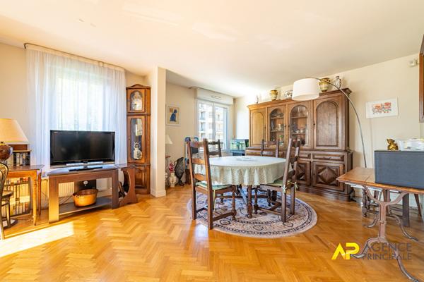Appartement 4 pièces 93 m2 €650 000 ** - Référence 360JB
