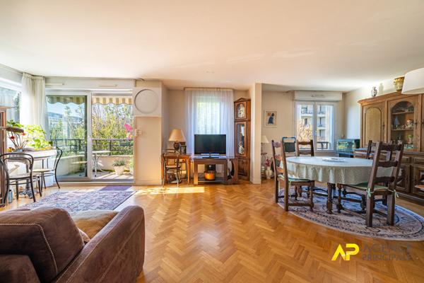 Appartement 4 pièces 93 m2 €650 000 ** - Référence 360JB