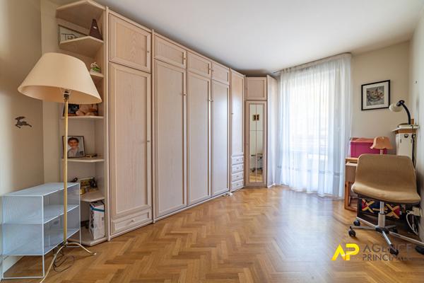 Appartement 4 pièces 93 m2 €650 000 ** - Référence 360JB