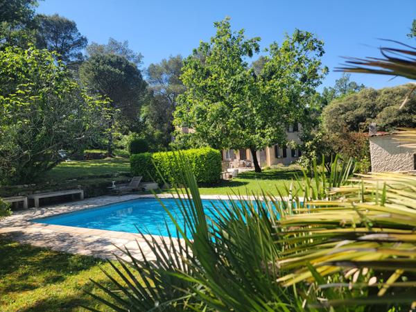 Valbonne (06560) VALBONNE - EXCLUSIVITE – Belle propriété au calme avec beau potentiel