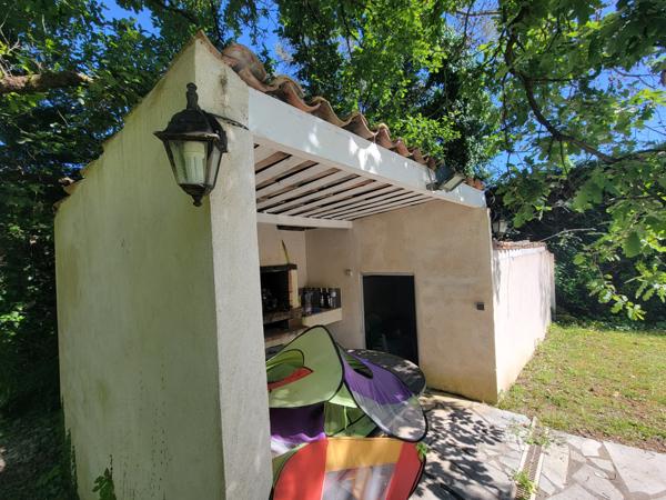 Valbonne (06560) VALBONNE - EXCLUSIVITE – Belle propriété au calme avec beau potentiel