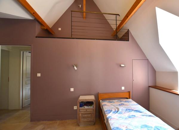 Ensemble immobilier, 200 m² habitables, Maison, Gîte, Piscine et dépendances.