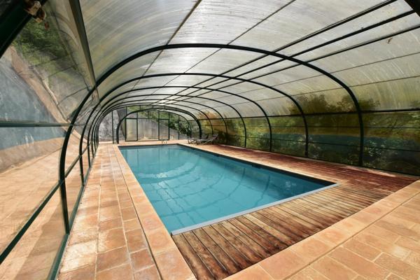 Ensemble immobilier, 200 m² habitables, Maison, Gîte, Piscine et dépendances.