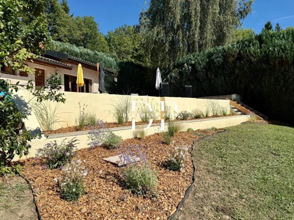 Maison à vendre 7 pièces de 165 m² habitables (215 m2 utiles) + 179 m² de sous-sol, terrain d'env. 2000 m² à LUCINGES (74)