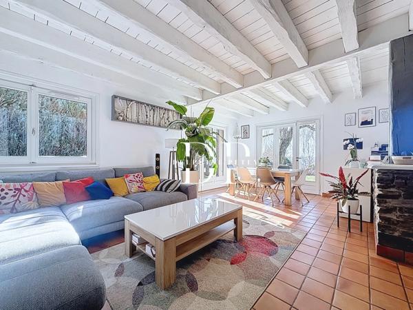 Maison à vendre 7 pièces de 165 m² habitables (215 m2 utiles) + 179 m² de sous-sol, terrain d'env. 2000 m² à LUCINGES (74)