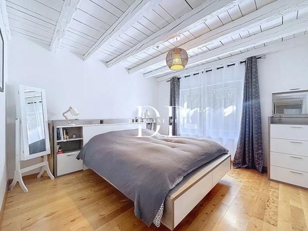 Maison à vendre 7 pièces de 165 m² habitables (215 m2 utiles) + 179 m² de sous-sol, terrain d'env. 2000 m² à LUCINGES (74)