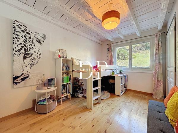 Maison à vendre 7 pièces de 165 m² habitables (215 m2 utiles) + 179 m² de sous-sol, terrain d'env. 2000 m² à LUCINGES (74)