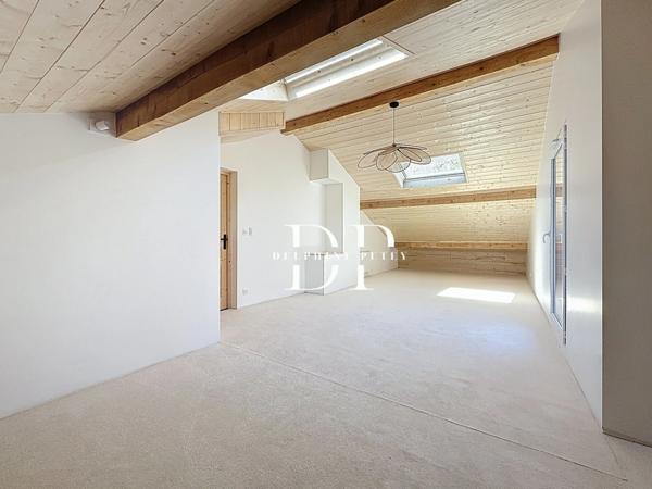 Maison à vendre 7 pièces de 165 m² habitables (215 m2 utiles) + 179 m² de sous-sol, terrain d'env. 2000 m² à LUCINGES (74)