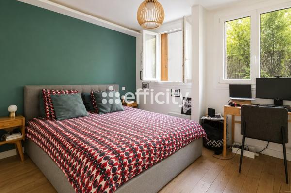 Appartement
         5 pièces
        - 105 m² Bien prestige 1 295 000 € *