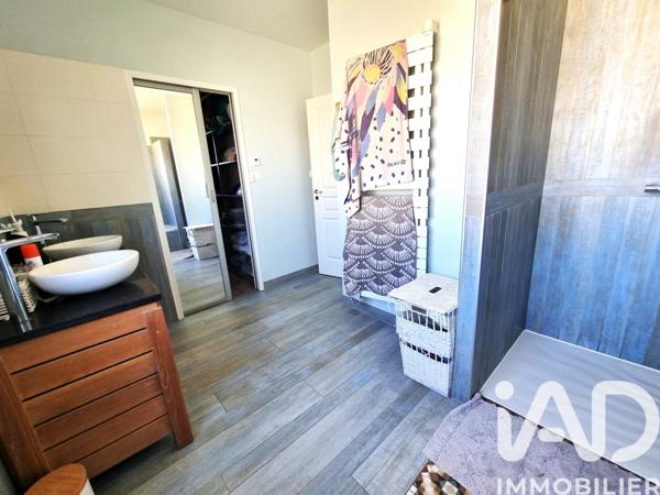 Maison à vendre 7 pièces 198 m² Saint-Laurent-des-Vignes