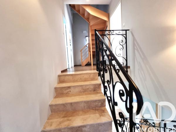 Maison à vendre 7 pièces 198 m² Saint-Laurent-des-Vignes