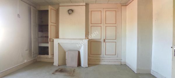 Vaste maison de village avec un agréable jardin proche des commodités avec possibilité de 4 chambres