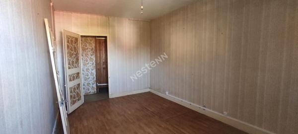 Vaste maison de village avec un agréable jardin proche des commodités avec possibilité de 4 chambres