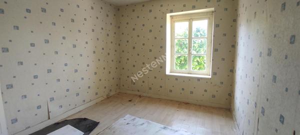 Vaste maison de village avec un agréable jardin proche des commodités avec possibilité de 4 chambres