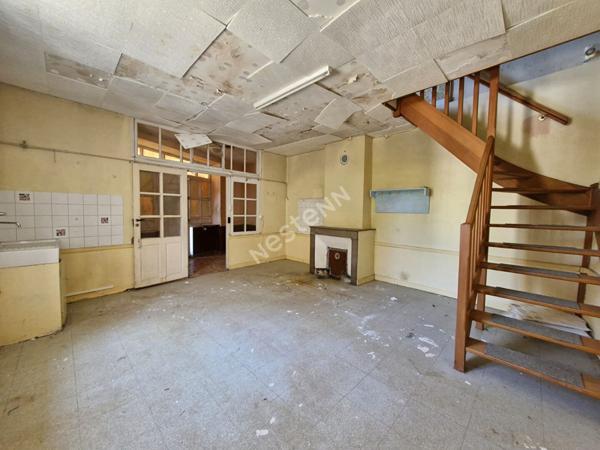 Vaste maison de village avec un agréable jardin proche des commodités avec possibilité de 4 chambres