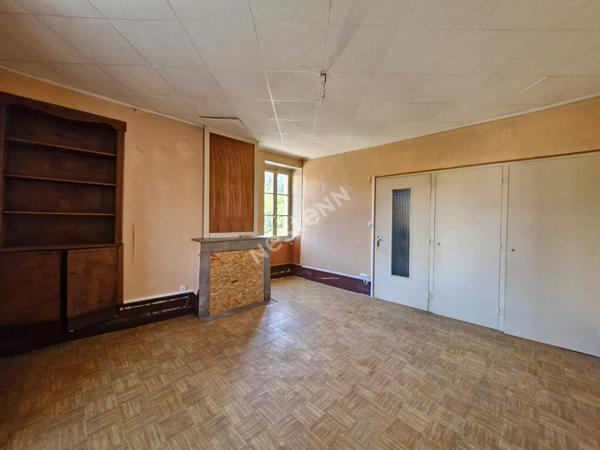 Vaste maison de village avec un agréable jardin proche des commodités avec possibilité de 4 chambres