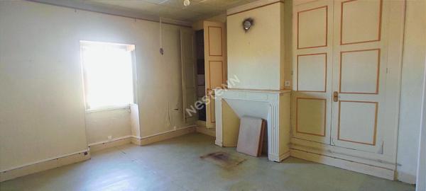 Vaste maison de village avec un agréable jardin proche des commodités avec possibilité de 4 chambres