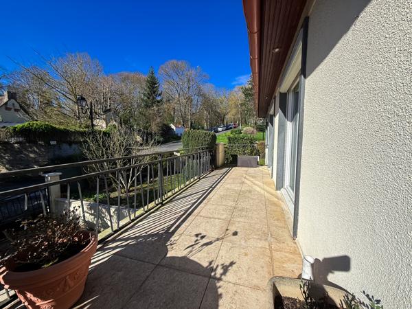 Osny (95520) Osny – Parc de Grouchy – Maison familiale avec jardin, terrasse et beaux volumes